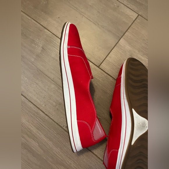 Clark’s Cloudsteppers red canvas casual slip-ons - Picture 6 of 7